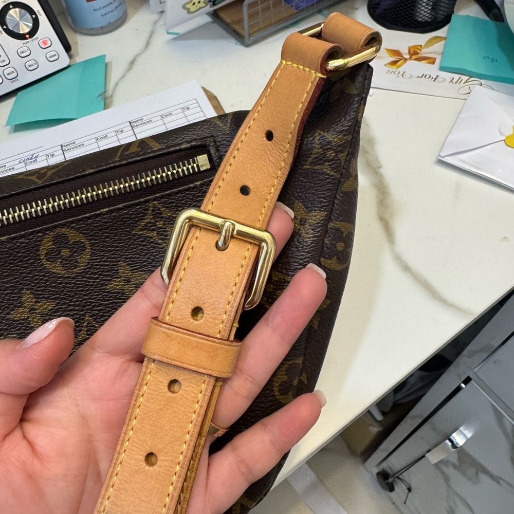 Louis Vuitton Monogram bumbag - Picture 11 of 15